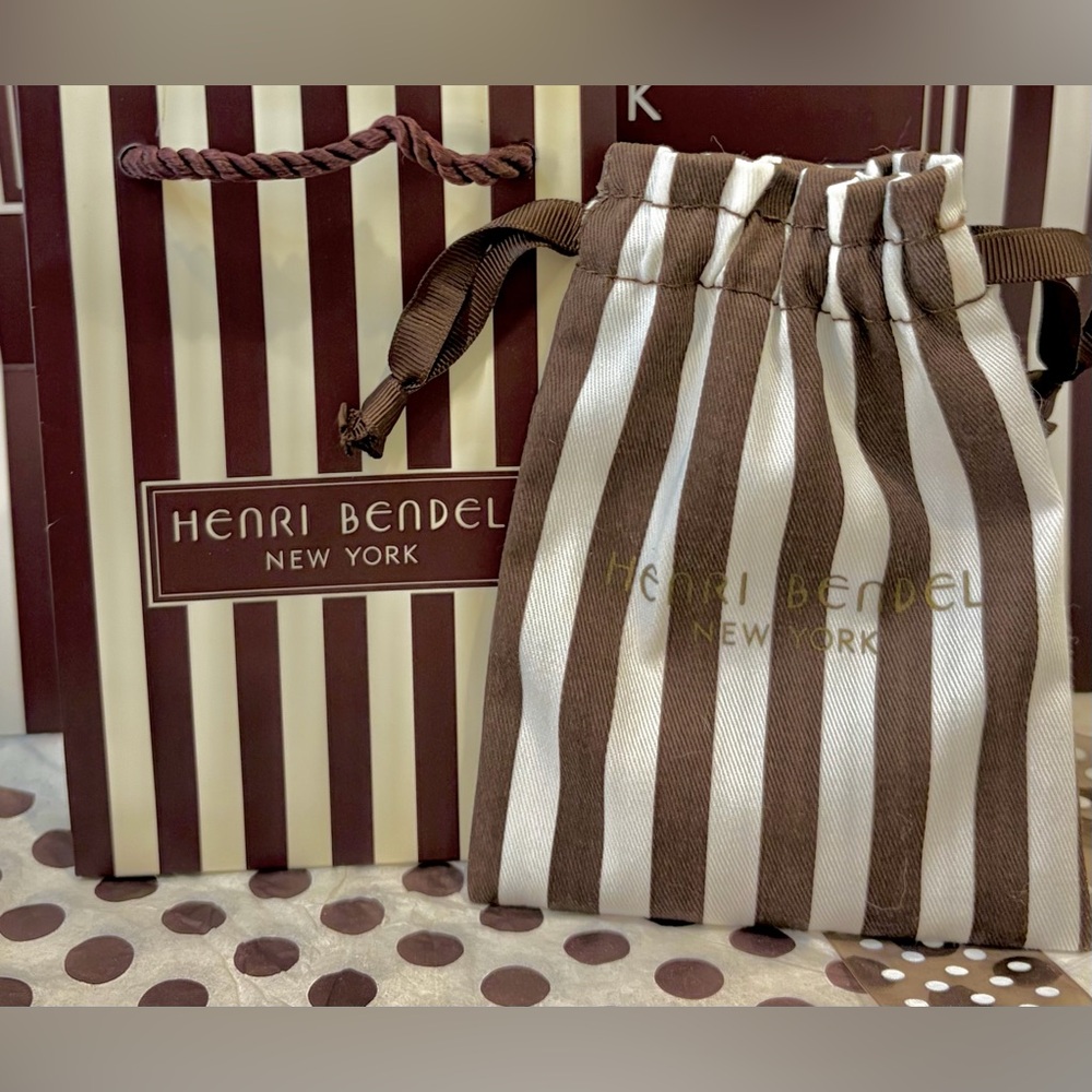 NWT HENRI BENDEL Floral Gold-Tone Round Compact Mirror. No scratches. Perfect. - Picture 6 of 6